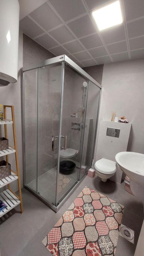 J&J Apartment Skopje Bagian luar foto