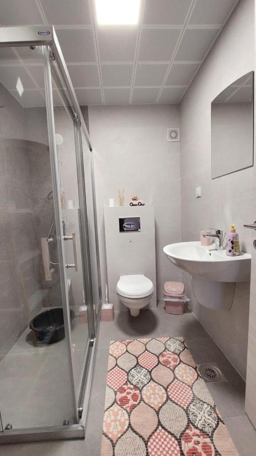 J&J Apartment Skopje Bagian luar foto