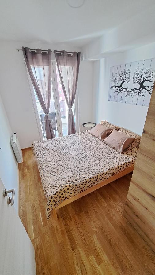 J&J Apartment Skopje Bagian luar foto