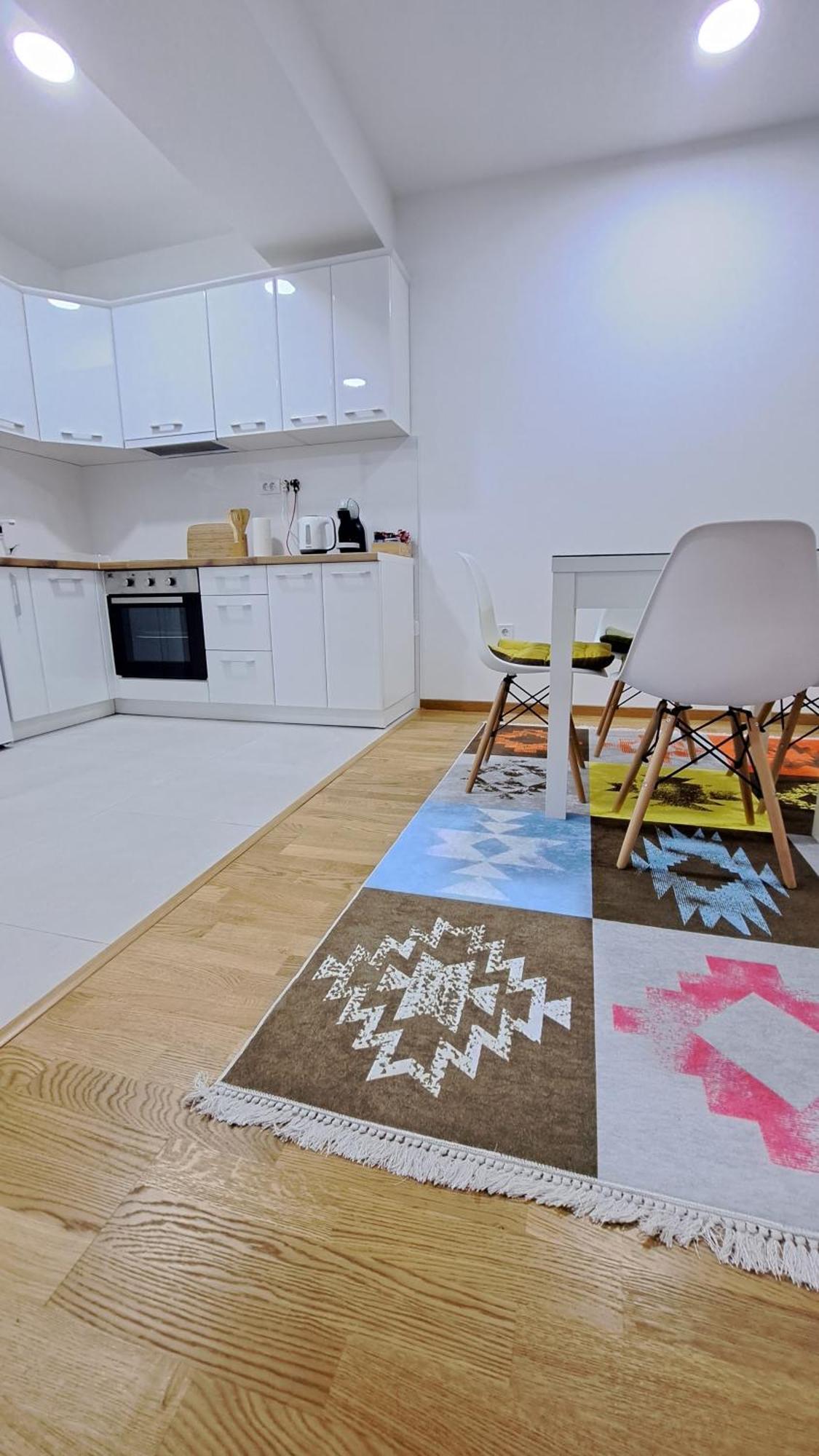 J&J Apartment Skopje Bagian luar foto