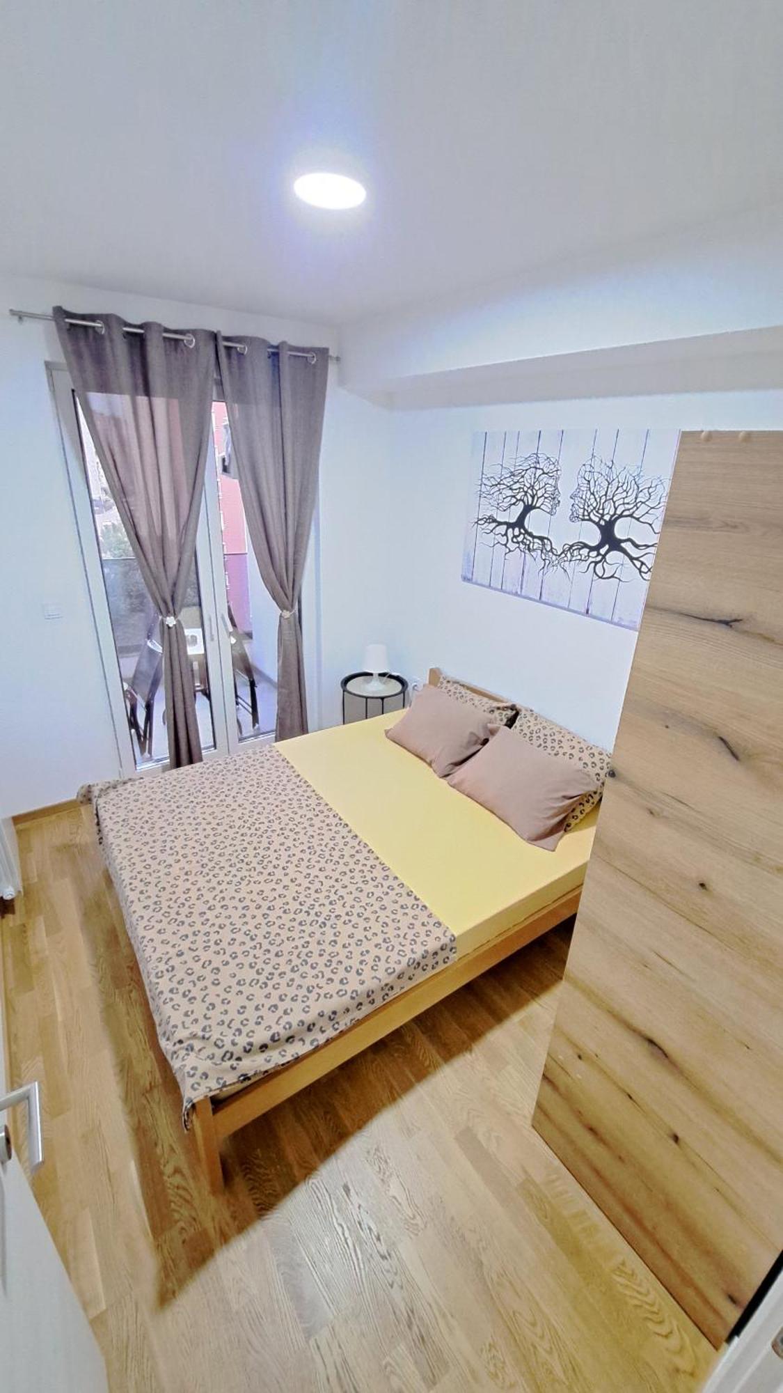J&J Apartment Skopje Bagian luar foto